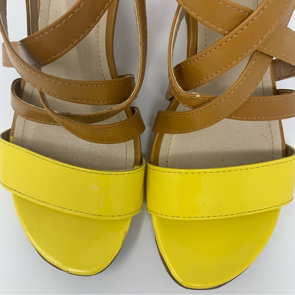 KENNETH COLE Reaction Yellow Wedges - Picture 13 of 13